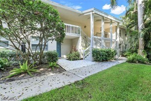 3200 Binnacle Dr in Naples, FL - Building Photo