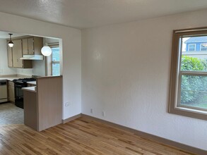 214 N Jefferson St in Eugene, OR - Foto de edificio - Building Photo