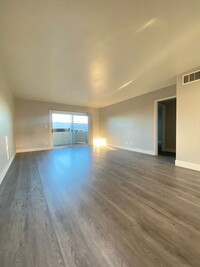 425 E. Tamarack Ave. in Inglewood, CA - Building Photo - Interior Photo