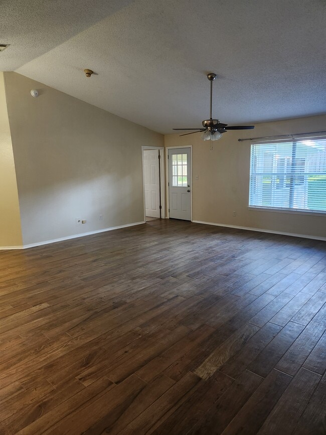 7551 Northpointe Blvd in Pensacola, FL - Building Photo - Building Photo