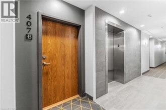 255 Northfield Dr E in Waterloo, ON - Building Photo - Building Photo