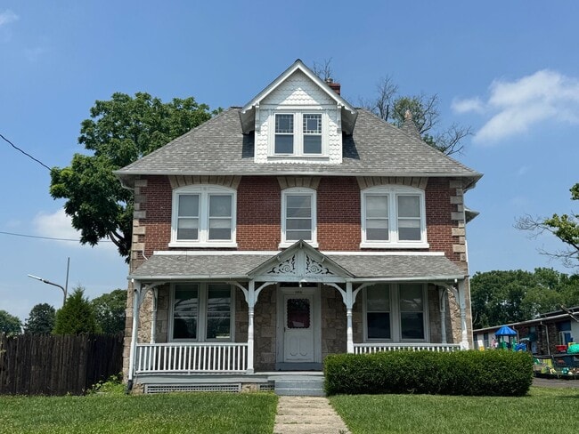 property at 1925 W Main St