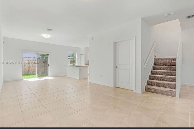 2605 SE 11th Ct in Homestead, FL - Building Photo - Building Photo