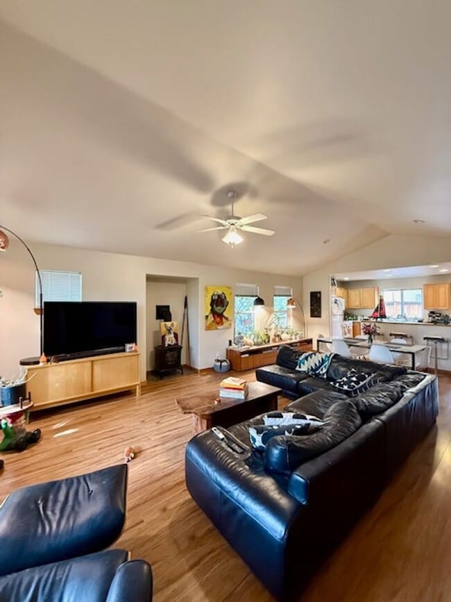 2314 NW Monterey Pines Dr in Bend, OR - Building Photo - Building Photo