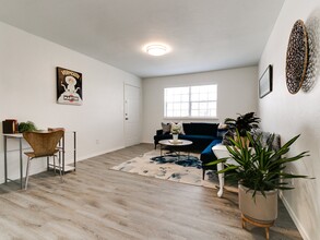 Oasis Apartments at Paseo in Oklahoma City, OK - Building Photo - Building Photo