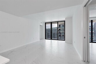 1300 S Miami Ave, Unit 3211 in Miami, FL - Building Photo - Building Photo
