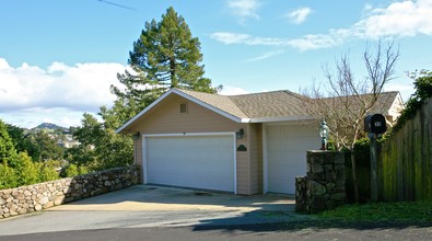 35 Bay Vista Dr in Mill Valley, CA - Foto de edificio - Building Photo