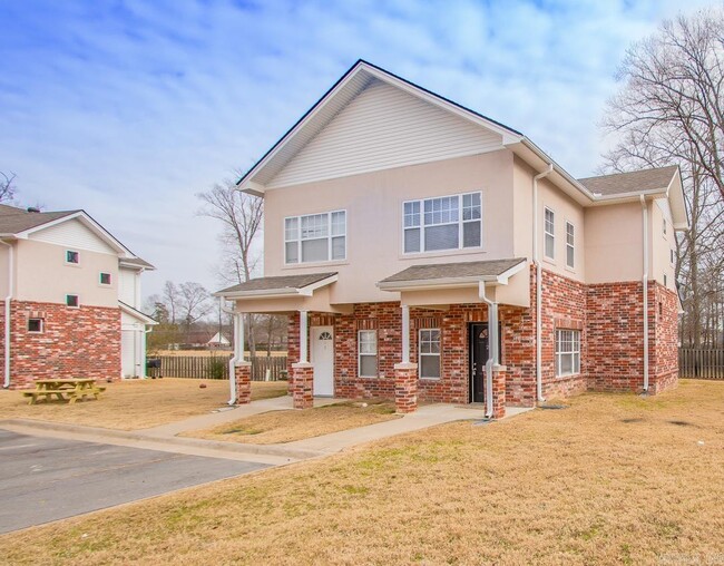 1208 Sadie Dr in Bryant, AR - Building Photo - Building Photo