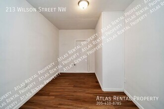 213 Wilson St NW in Decatur, AL - Foto de edificio - Building Photo