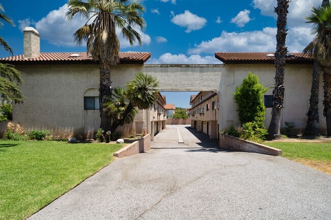 property at 304 S 2nd Ave