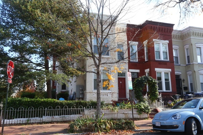 835 11th St NE in Washington, DC - Building Photo - Building Photo