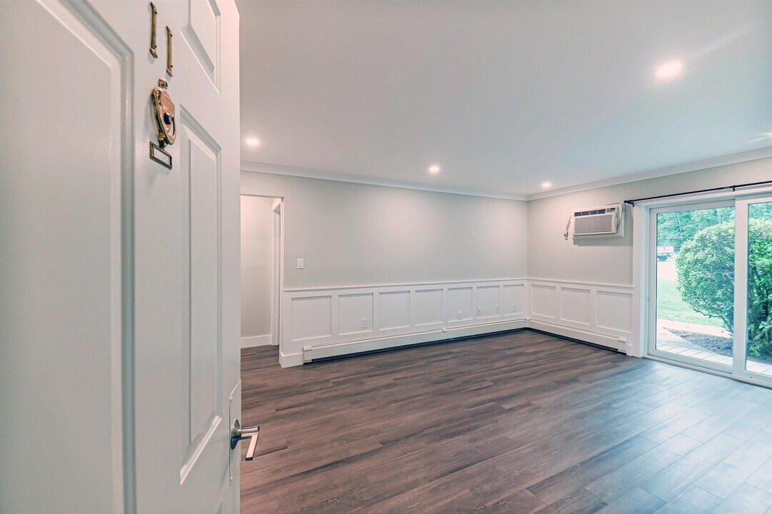 23 Country Club Dr in Manchester, NH - Building Photo