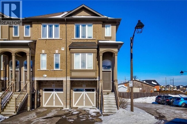 property at 82 Bloom Cres