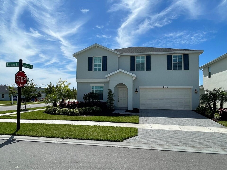 11026 Pondside Ln in Port St. Lucie, FL - Building Photo