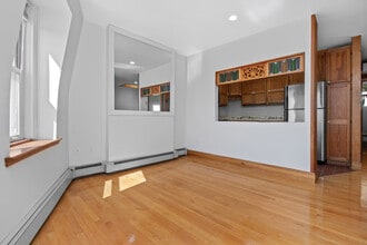 439 Main St, Unit 3 in Boston, MA - Foto de edificio - Building Photo