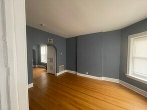 6653 S St Lawrence Ave in Chicago, IL - Building Photo - Building Photo