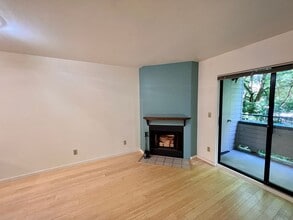 Underground Parking Spot!!!, Unit S-120 in Seattle, WA - Foto de edificio - Building Photo