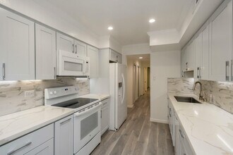 5105 Admiralty Ln in Foster City, CA - Building Photo - Building Photo
