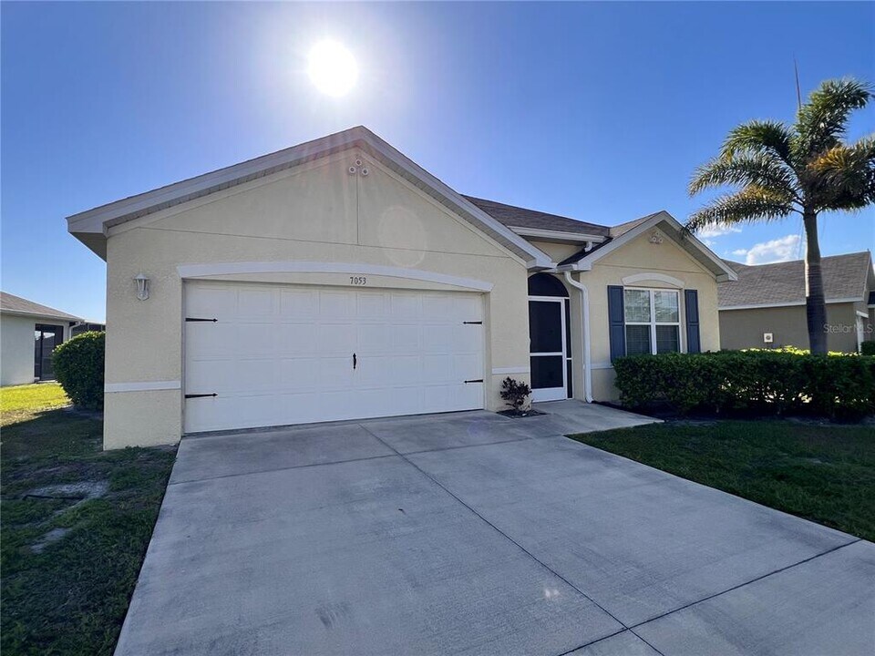 7053 Waterford Pkwy in Punta Gorda, FL - Building Photo