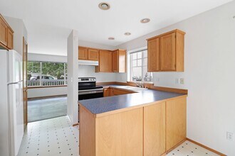 1154 SW Thornberry Dr in Oak Harbor, WA - Building Photo - Building Photo