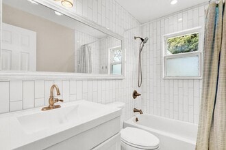 129 Village Cir in Jupiter, FL - Building Photo - Building Photo