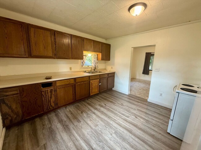 property at 1013 E Forest St