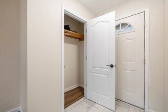 647 S Meteor Ave in Springfield, MO - Foto de edificio - Building Photo