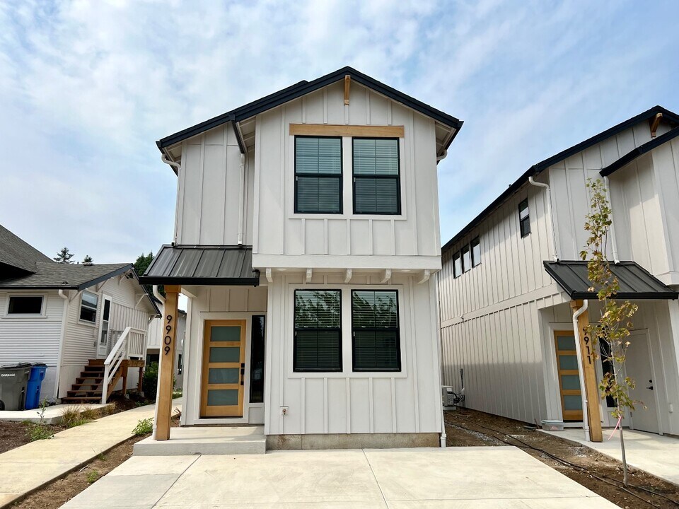 9909 NE 46th Ct in Vancouver, WA - Building Photo