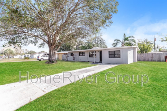 8721 Robin Rd in Seminole, FL - Building Photo - Building Photo