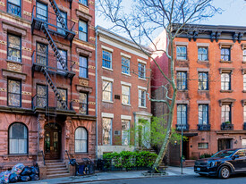 44 Morton St in New York, NY - Building Photo
