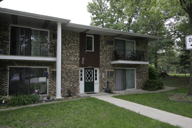 Crete Village West Apartments in Crete, IL - Building Photo - Building Photo