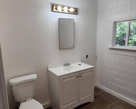 7001 Rogue River Hwy in Grants Pass, OR - Building Photo - Building Photo