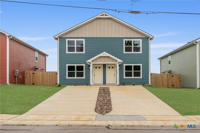 property at 905 Martin Luther King Jr Ln