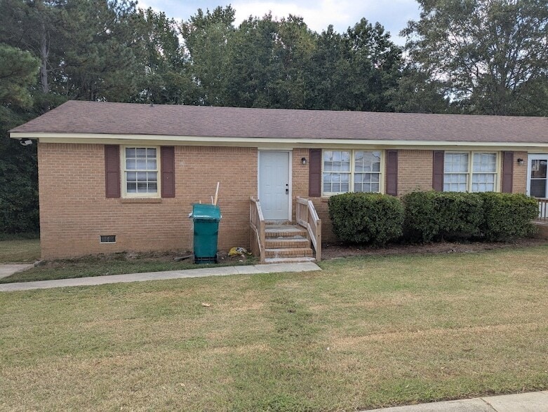 609 Rucker Dr S in St Matthews, SC - Building Photo