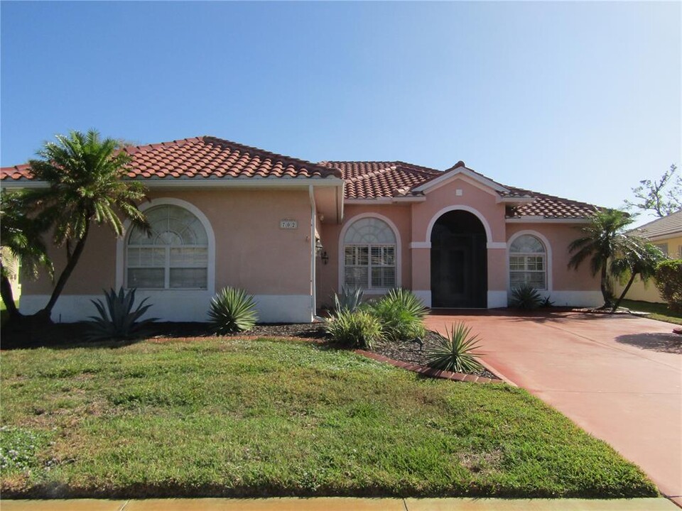 702 Silk Oak Dr in Venice, FL - Foto de edificio