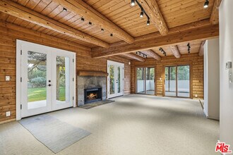 373 Loftyhill Dr in Malibu, CA - Building Photo - Building Photo