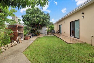 15730 SW 103rd Ave in Miami, FL - Building Photo - Building Photo