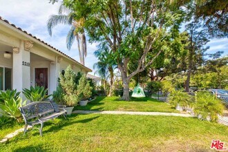 2215 N Niagara St in Burbank, CA - Building Photo - Building Photo