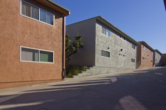 Mesa Villas Apartments in San Diego, CA - Building Photo - Building Photo