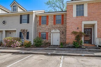 2030 Plantation Dr in Conroe, TX - Building Photo - Building Photo