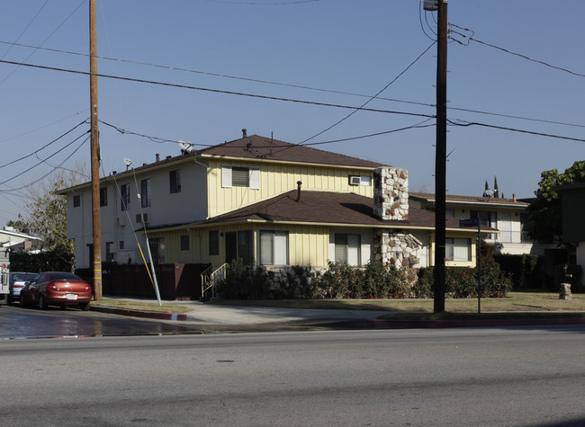 13423 Victory Blvd in Van Nuys, CA - Building Photo - Building Photo