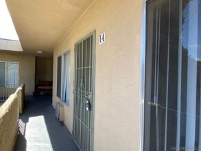 1259 E Ohio Ave in Escondido, CA - Foto de edificio - Building Photo