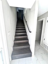 7215 Holly Hill Dr in Dallas, TX - Foto de edificio - Building Photo