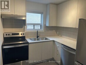 517-517 Eglinton Ave W in Toronto, ON - Building Photo - Building Photo