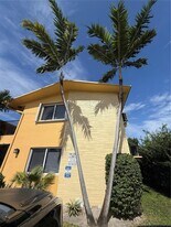 1733 Mayo St in Hollywood, FL - Building Photo