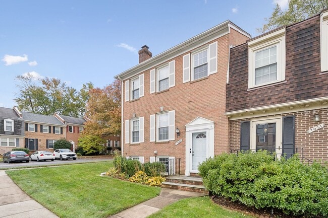 7029 Bradwood Ct in Springfield, VA - Building Photo - Building Photo