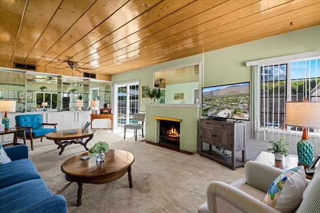 572 N Calle Marcus in Palm Springs, CA - Building Photo - Building Photo