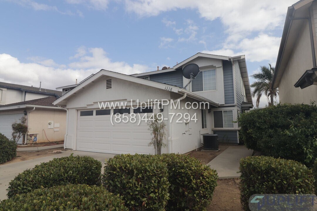 1338 Oak Village Dr in Ramona, CA - Building Photo