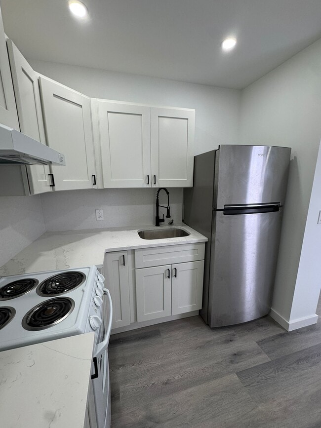 96 Broughton Ave, Unit 2