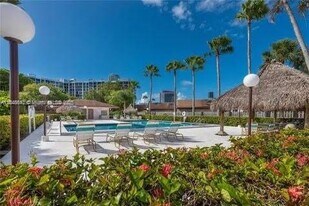 2671 Parkview Dr S in Hallandale Beach, FL - Building Photo